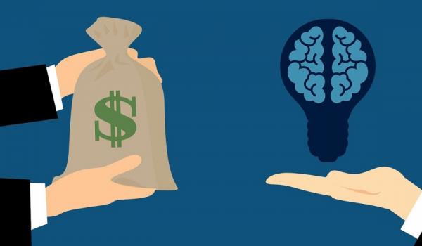 Dual Ownership and Risk-taking Incentives in Managerial Compensation